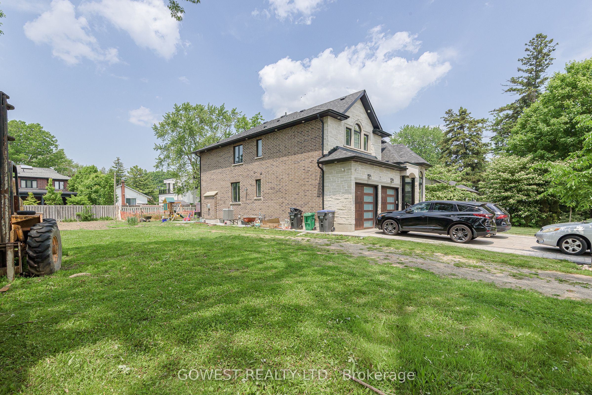 75 Troy St Property Photo 5