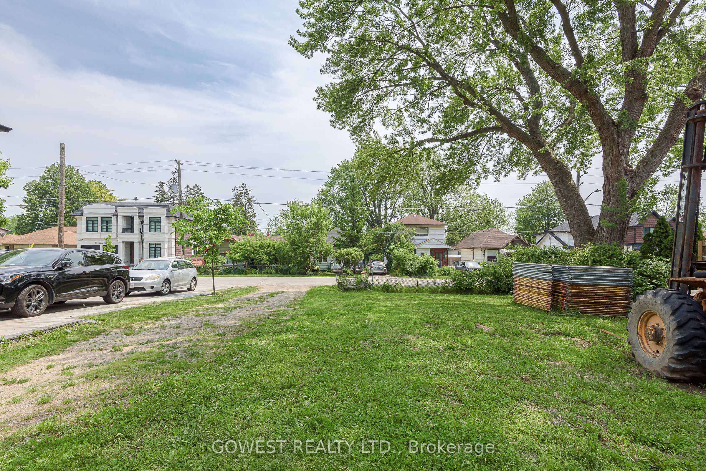 75 Troy St Property Photo 6