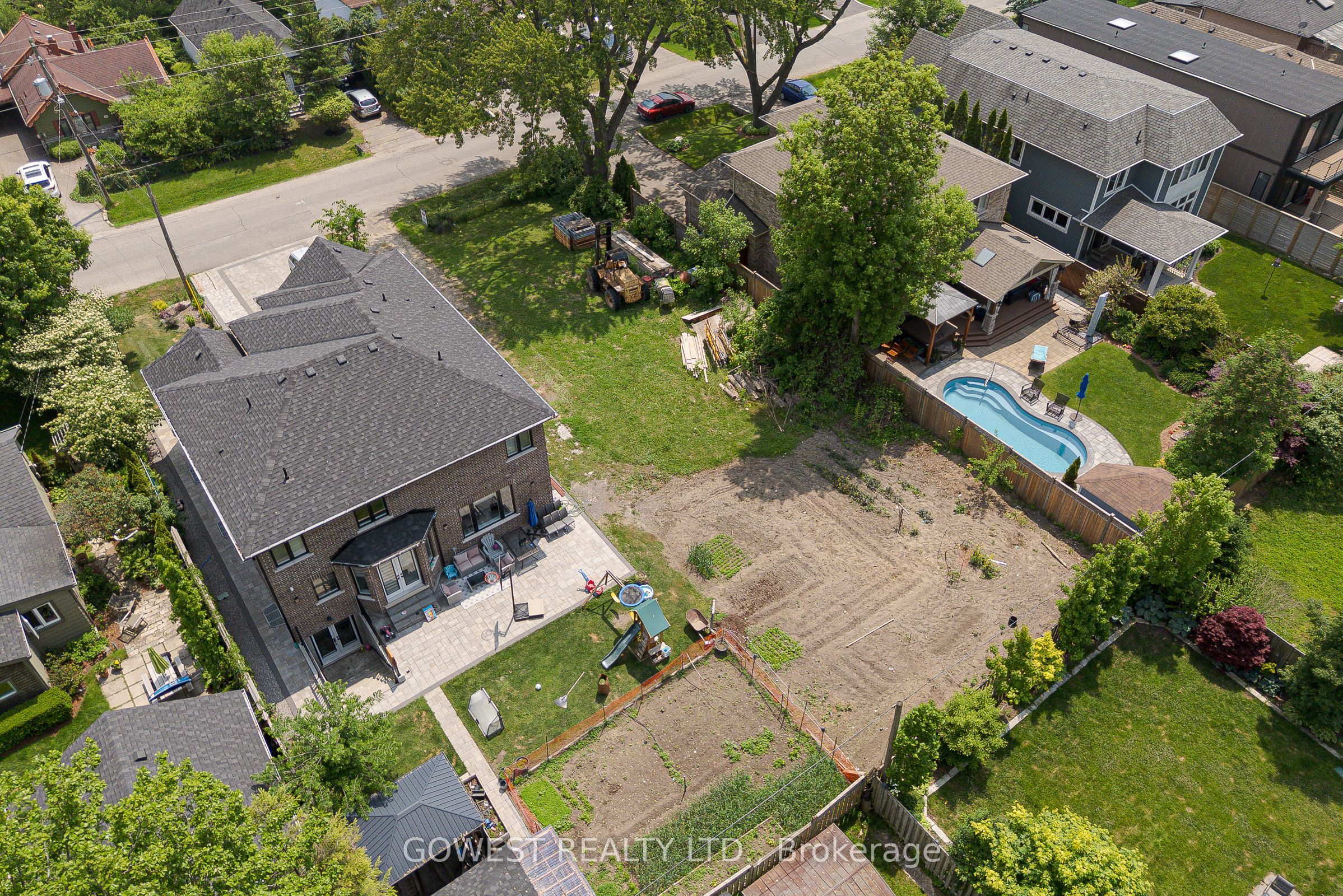 75 Troy St Property Photo 16