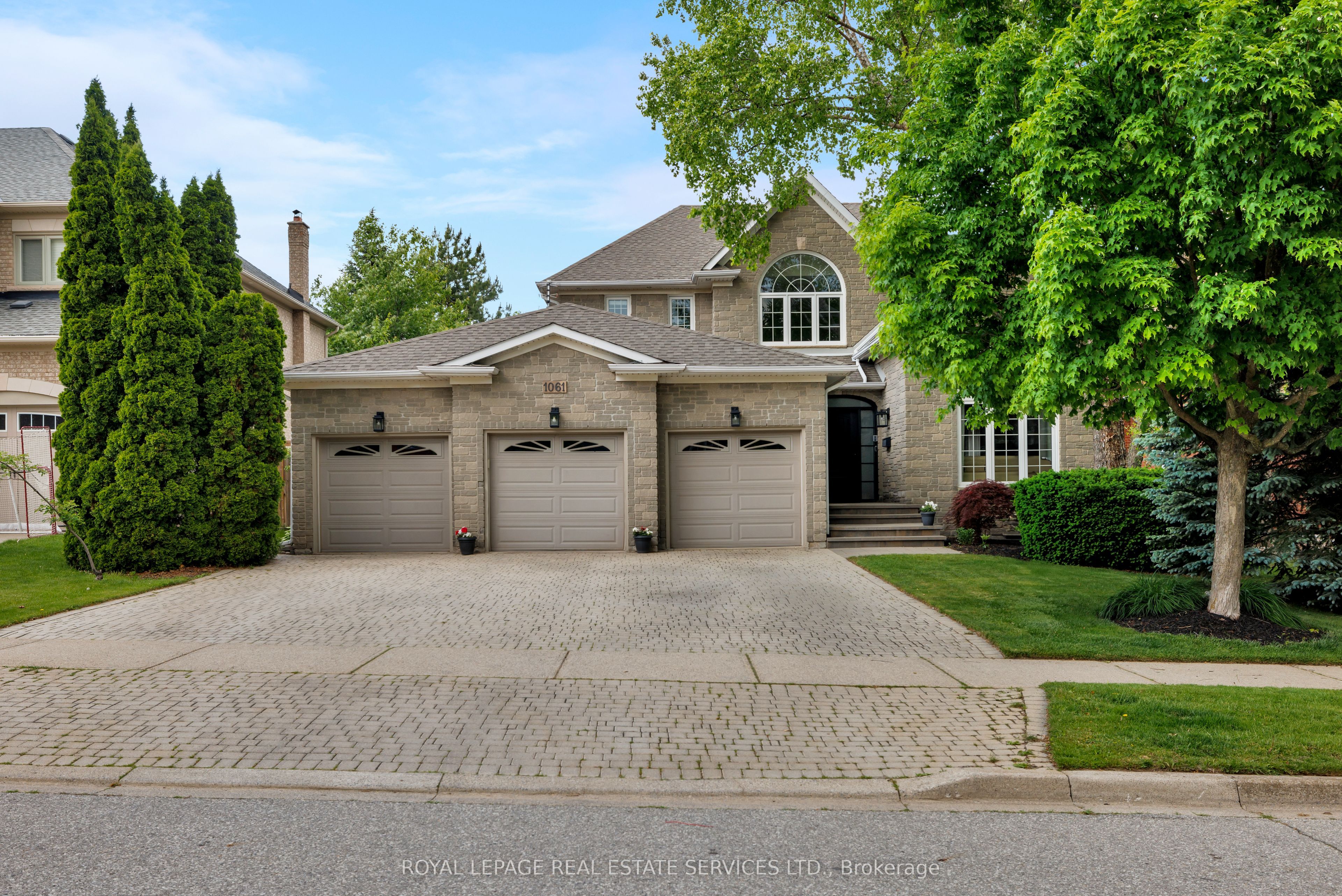 1061 Summit Ridge Dr Property Photo 1