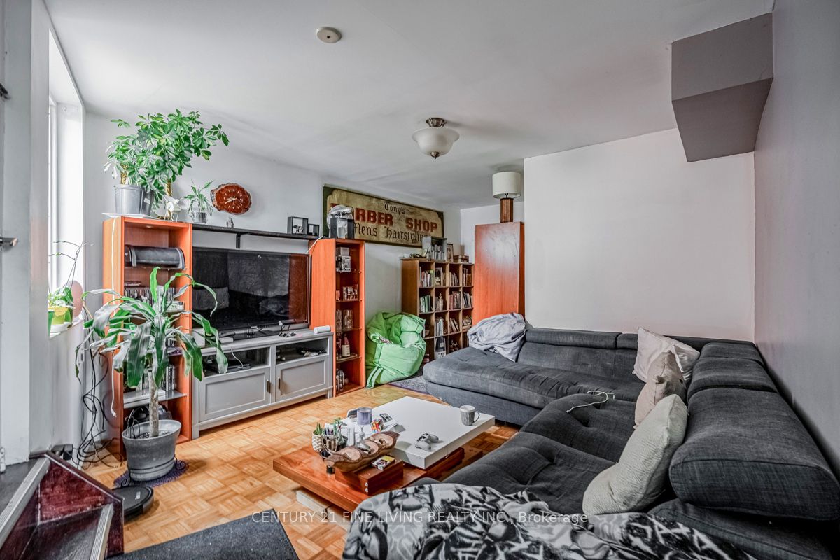 3048 Dundas Street W Property Photo 25