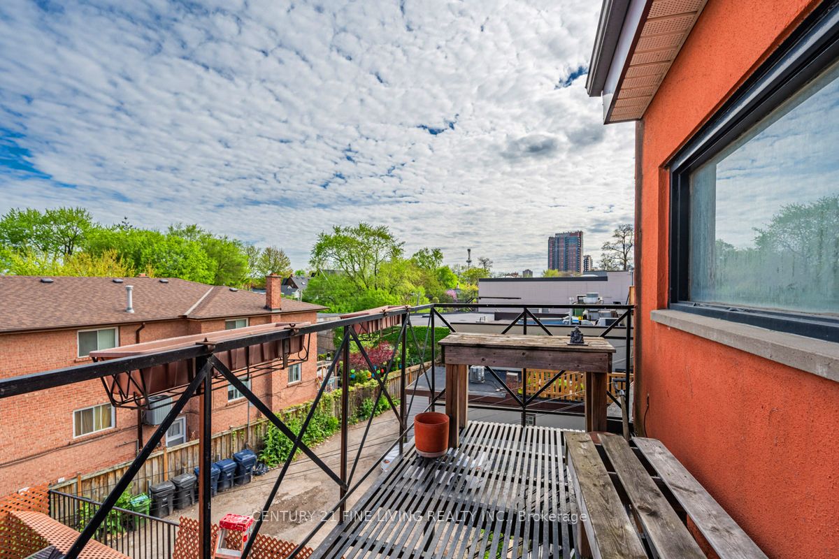 3048 Dundas Street W Property Photo 35