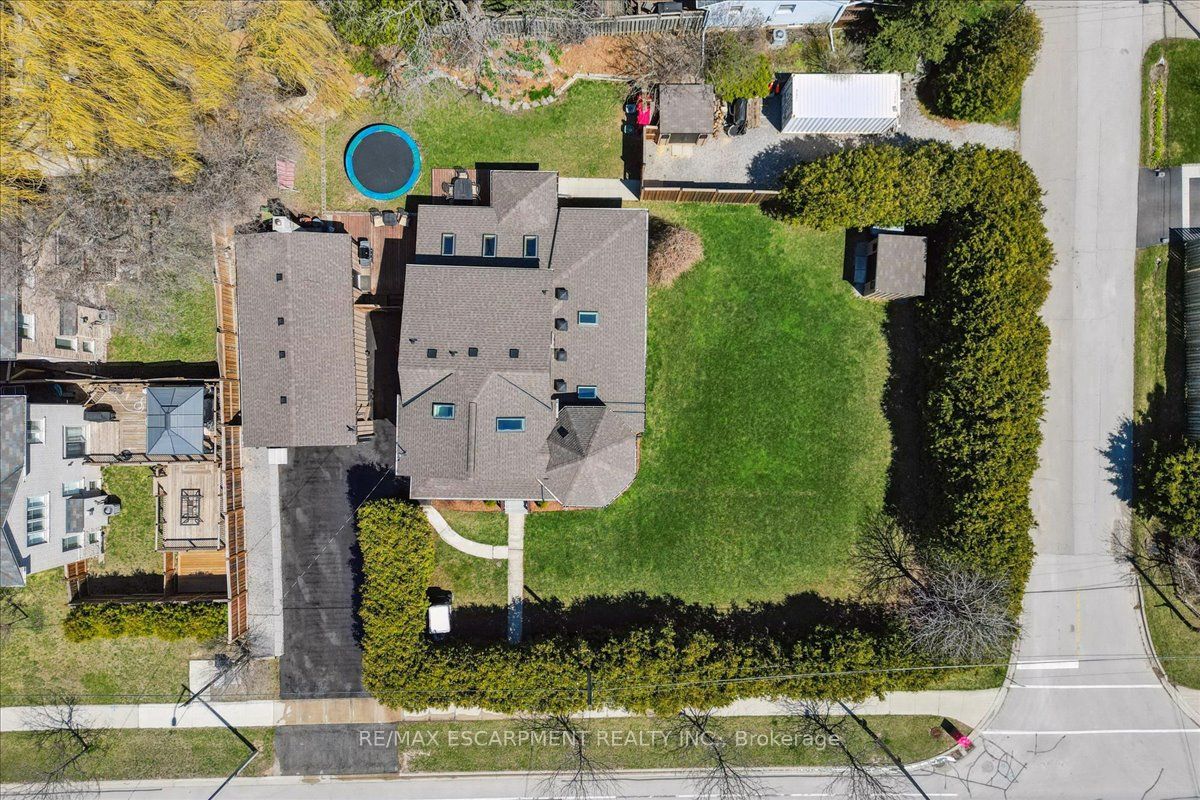 1425 Plains Road W Property Photo 3