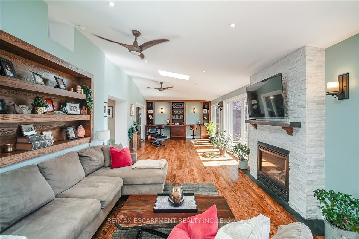 1425 Plains Road W Property Photo 7