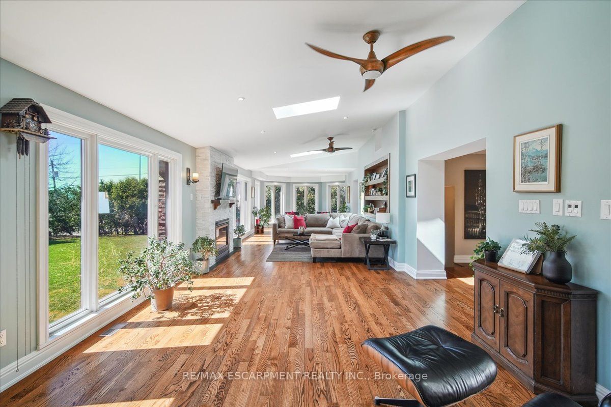 1425 Plains Road W Property Photo 10