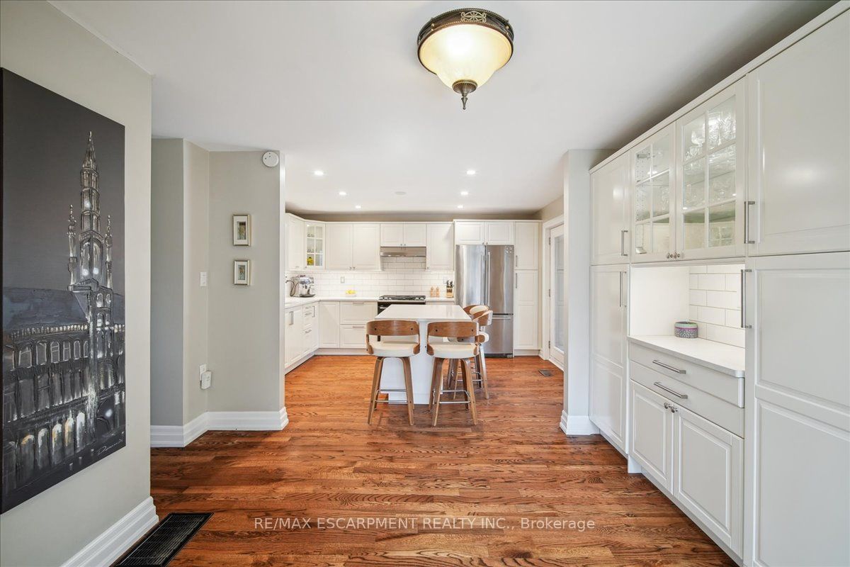 1425 Plains Road W Property Photo 12