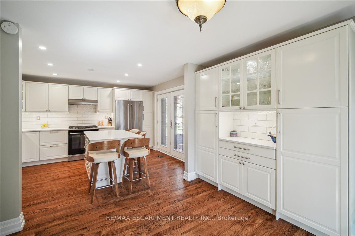 1425 Plains Road W Property Photo 13