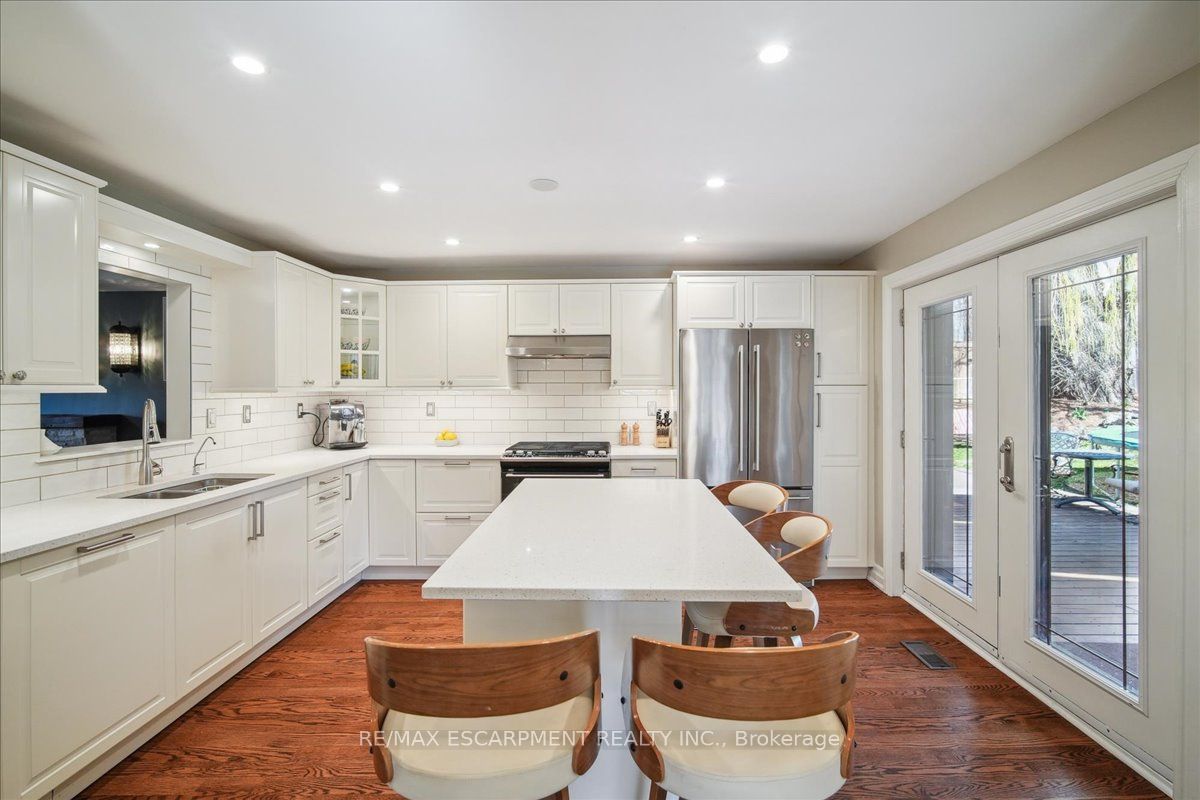 1425 Plains Road W Property Photo 14