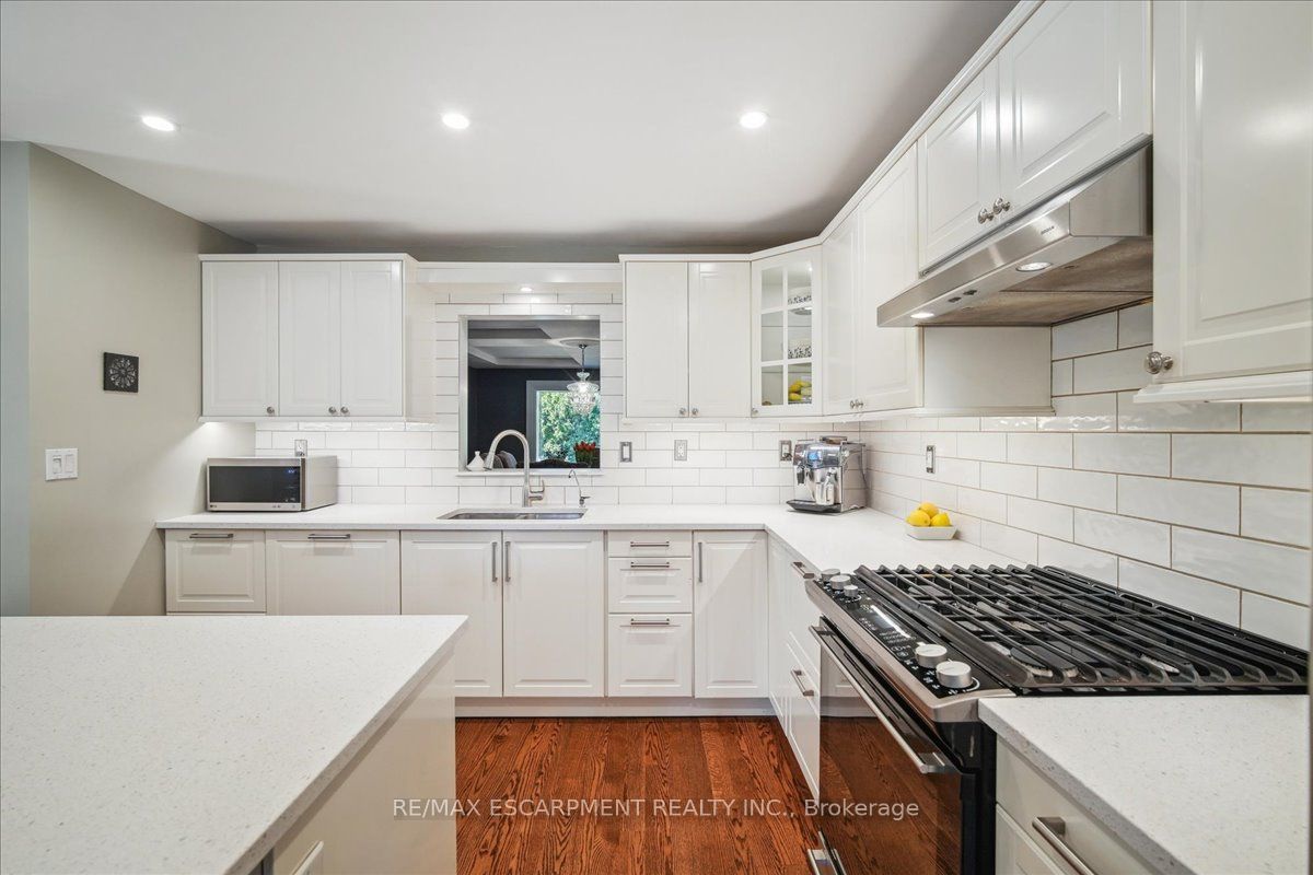 1425 Plains Road W Property Photo 16