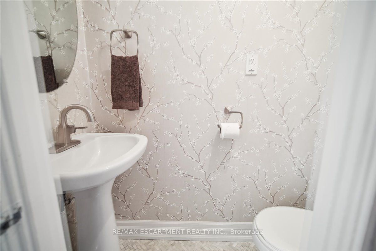 1425 Plains Road W Property Photo 20