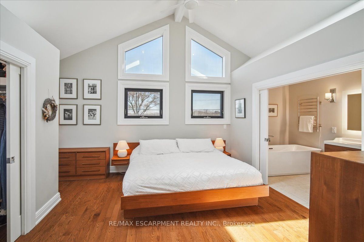 1425 Plains Road W Property Photo 21