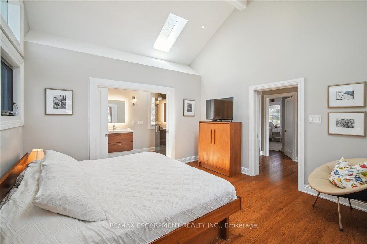 1425 Plains Road W Property Photo 22