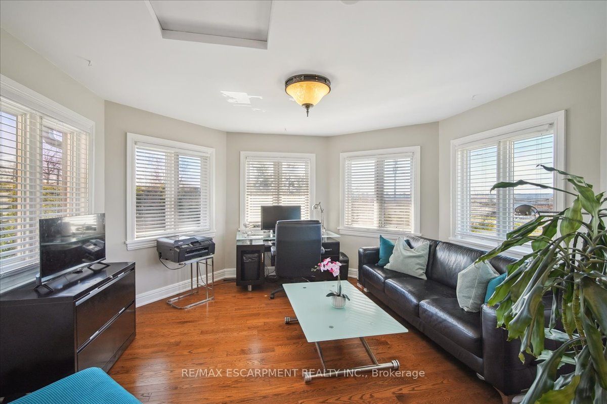 1425 Plains Road W Property Photo 25