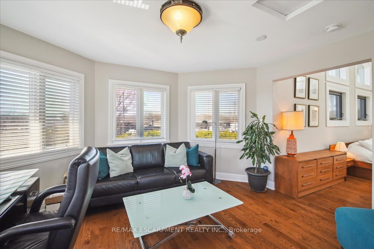 1425 Plains Road W Property Photo 26