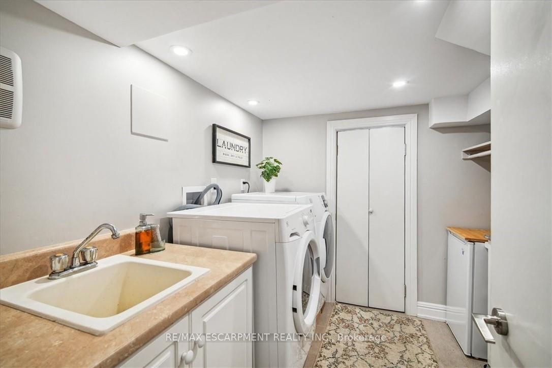 1425 Plains Road W Property Photo 31