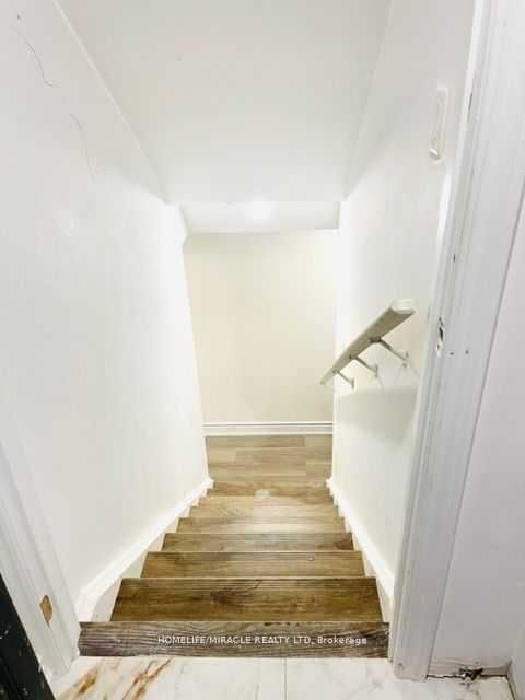 7 Aldenham Street Basement Property Photo 1