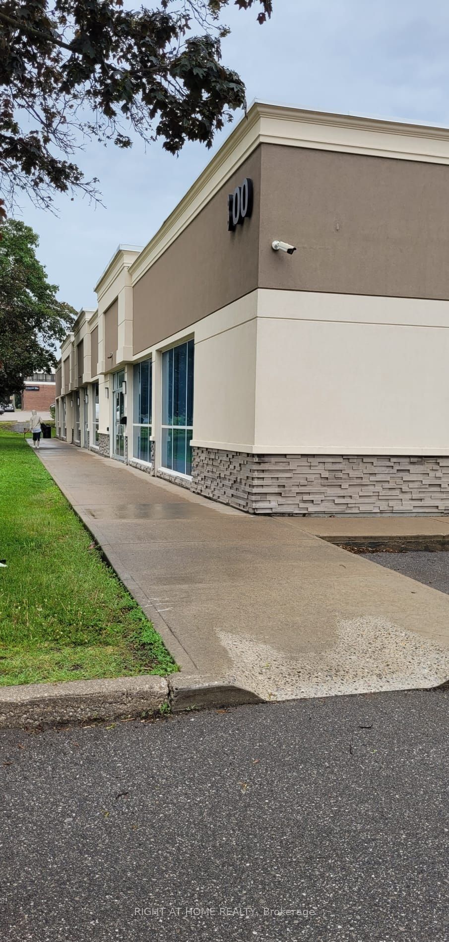 #2 - 300 Supertest Road Property Photo 1