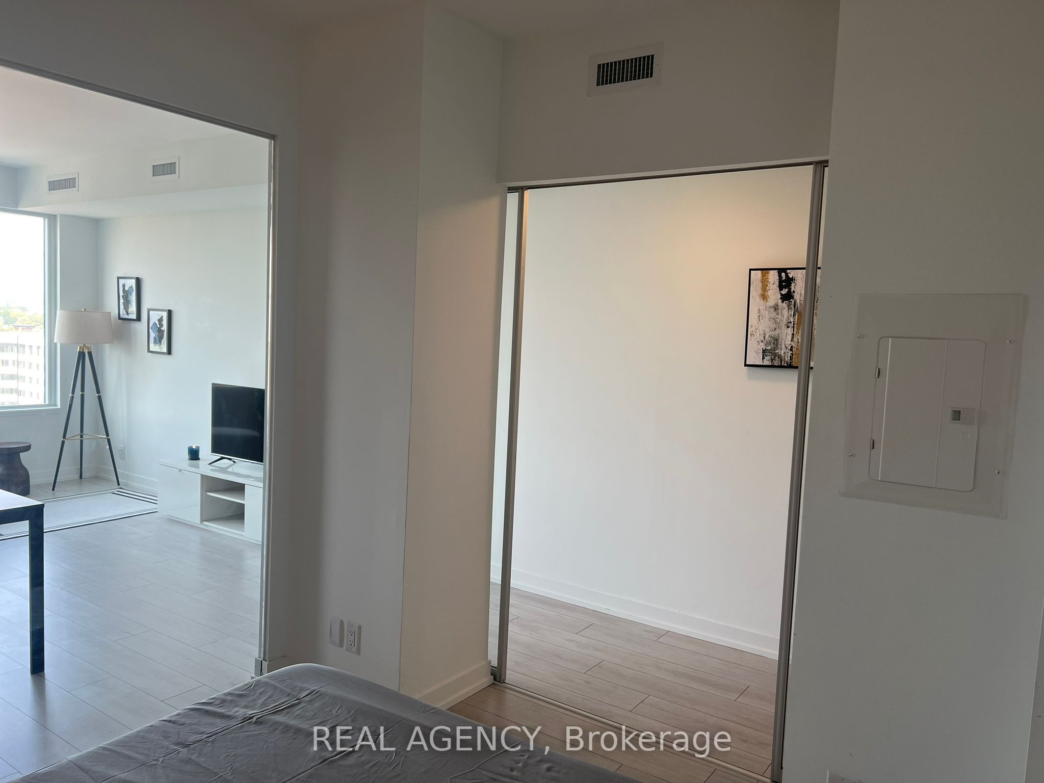 270 Dufferin Street 821 Property Photo 5