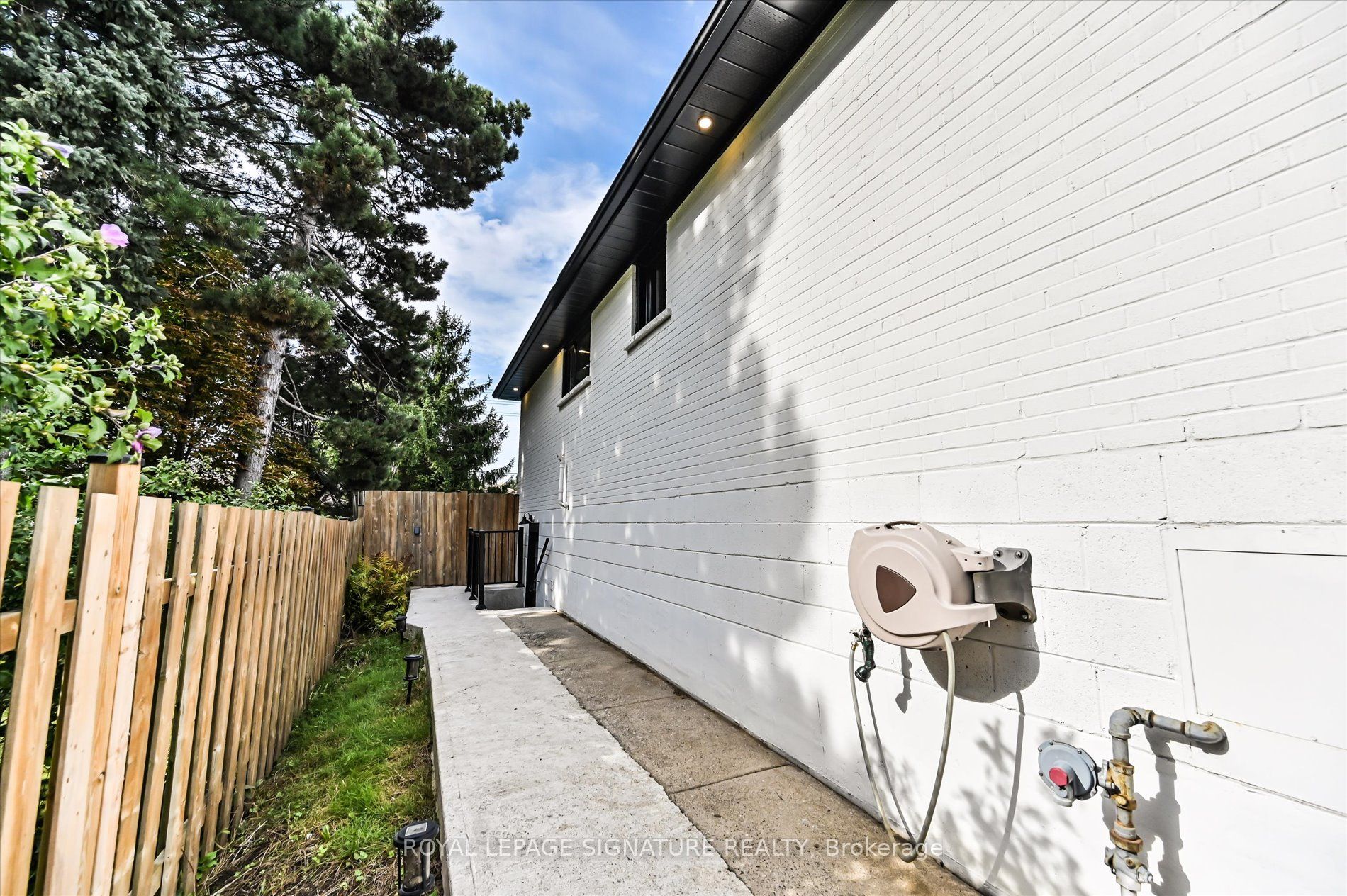 995 Dormer Street Property Photo 29