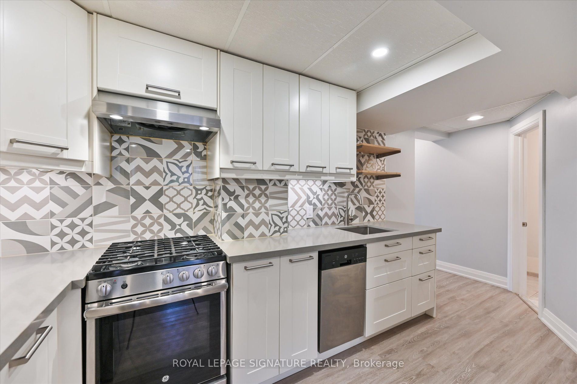 995 Dormer Street Property Photo 34