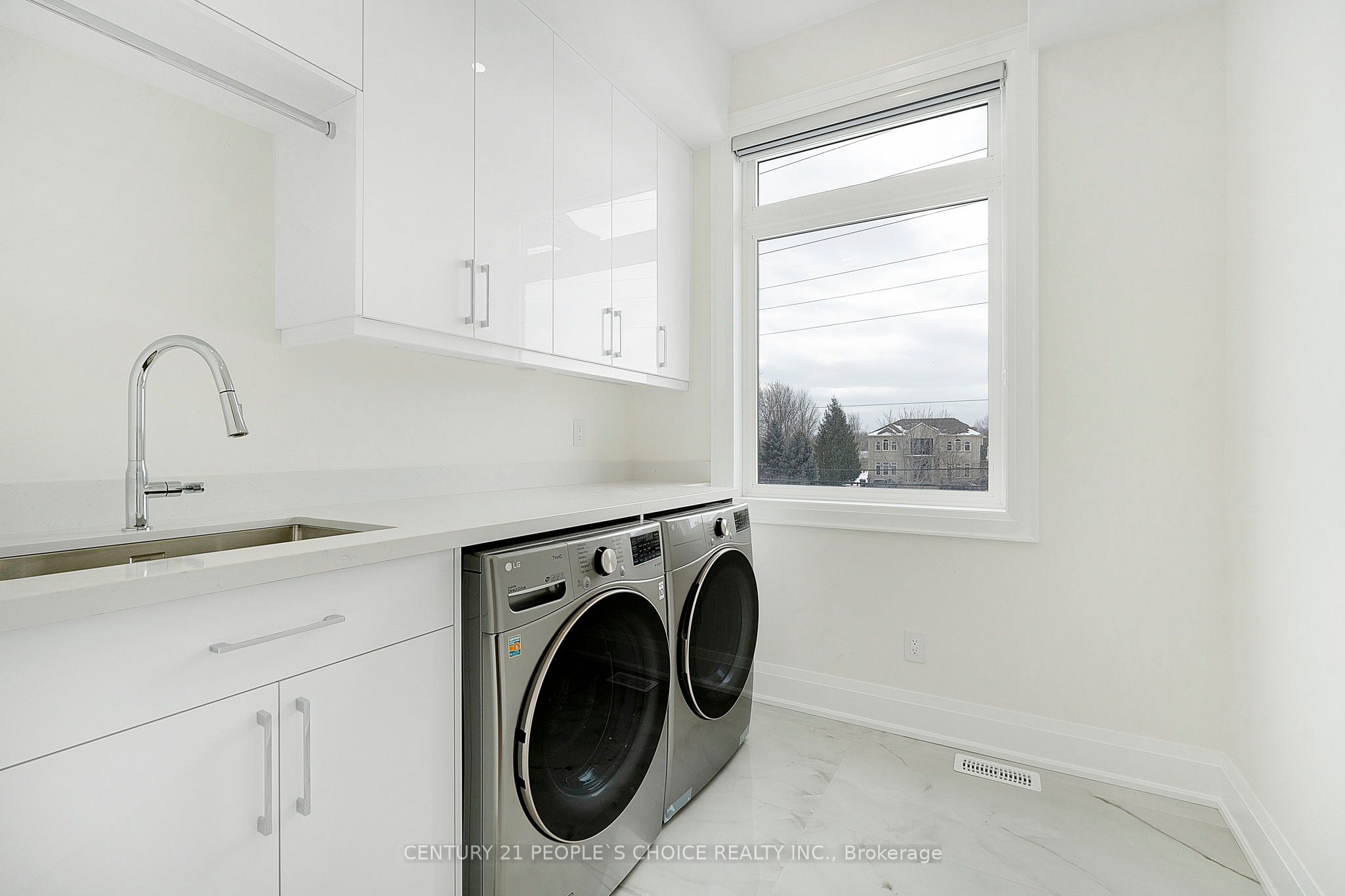 8915 Heritage Road Property Photo 18