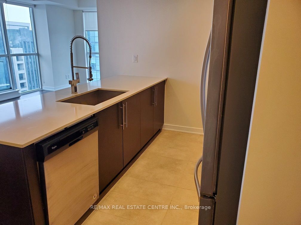 #3504 - 510 Curran Place Property Photo 3