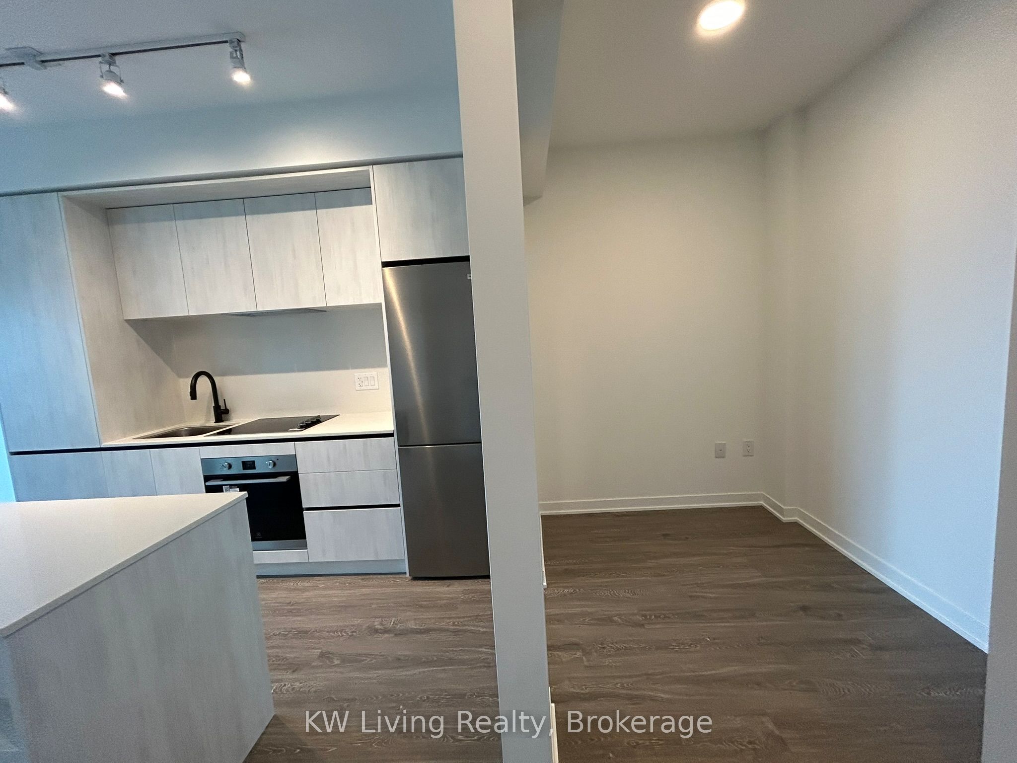 #603 - 2495 Eglinton Avenue Property Photo 8