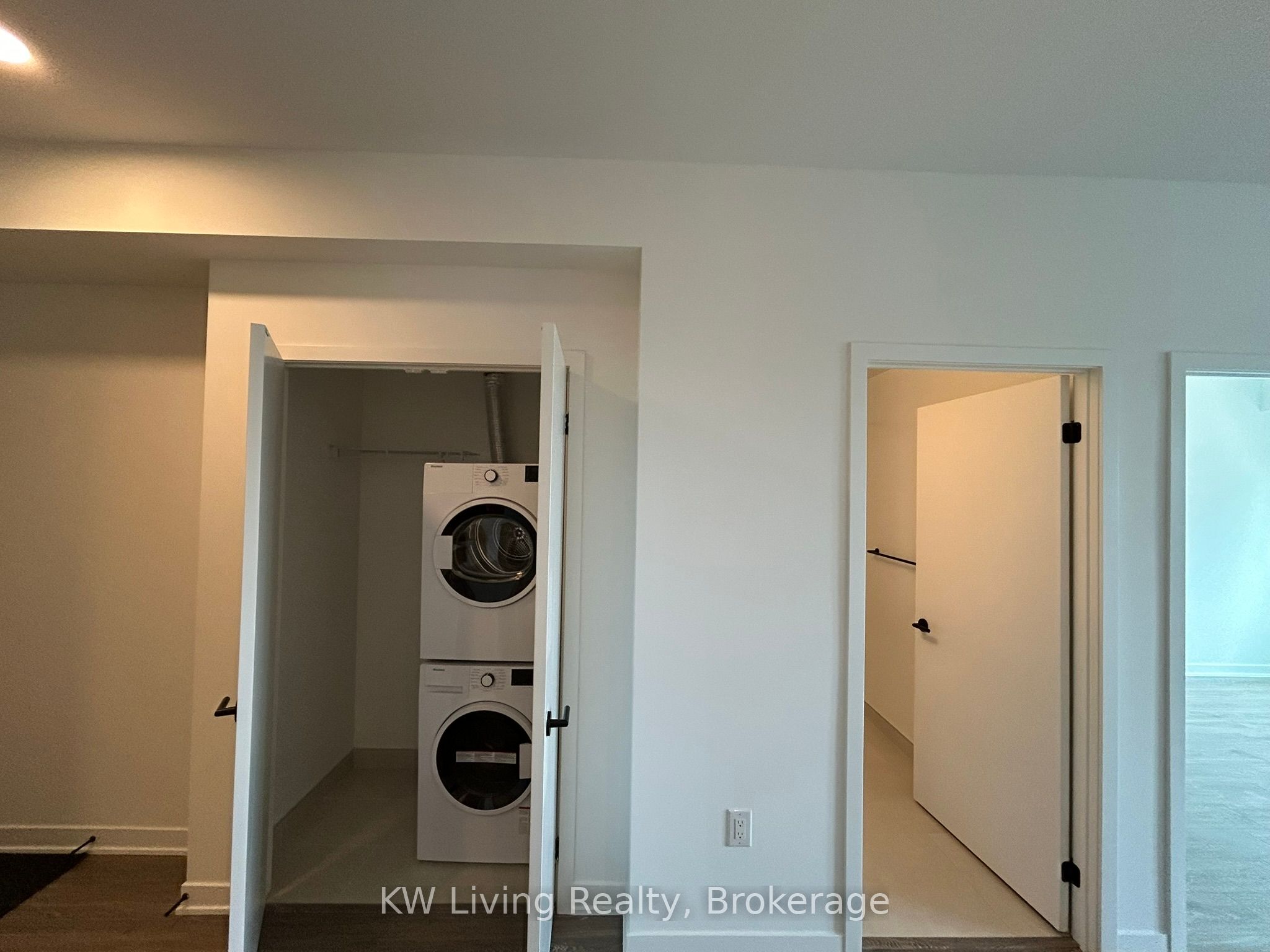 #603 - 2495 Eglinton Avenue Property Photo 12