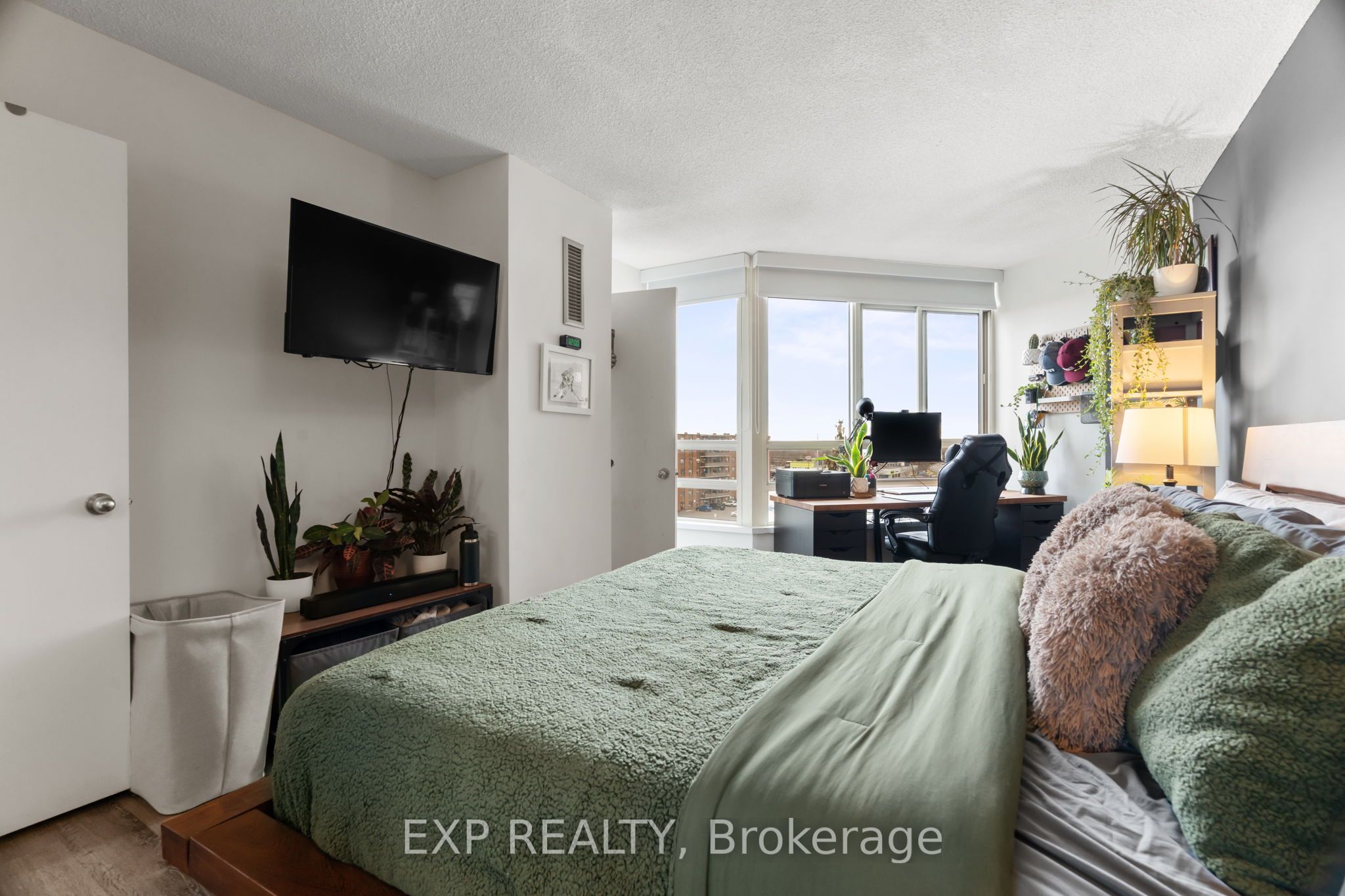75 King St E Property Photo 20