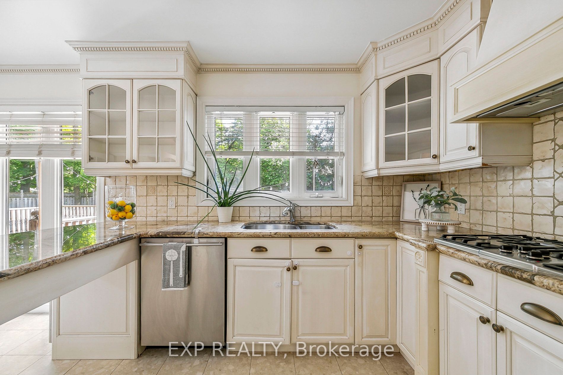 1572 Knareswood Dr Property Photo 12