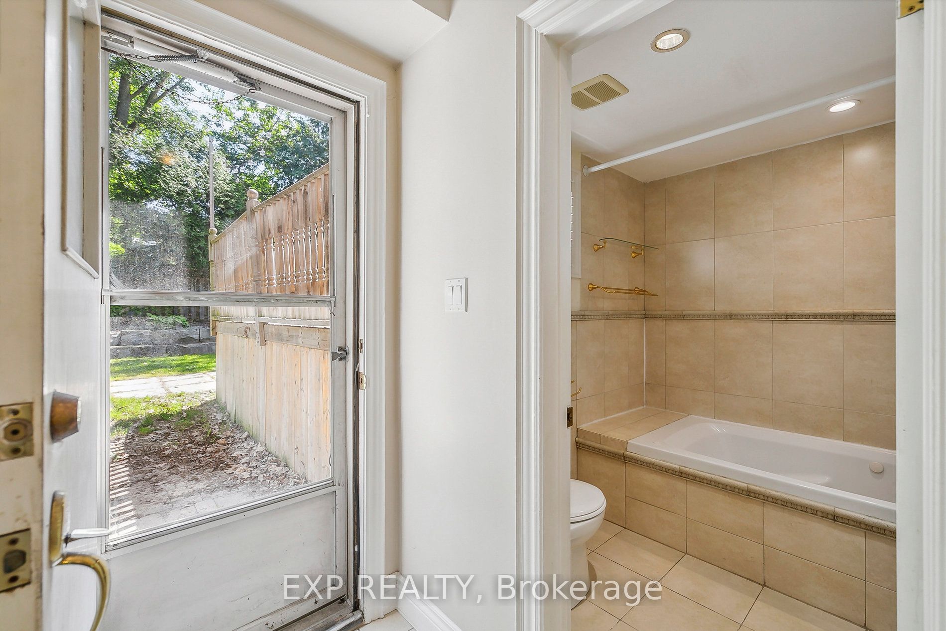 1572 Knareswood Dr Property Photo 32