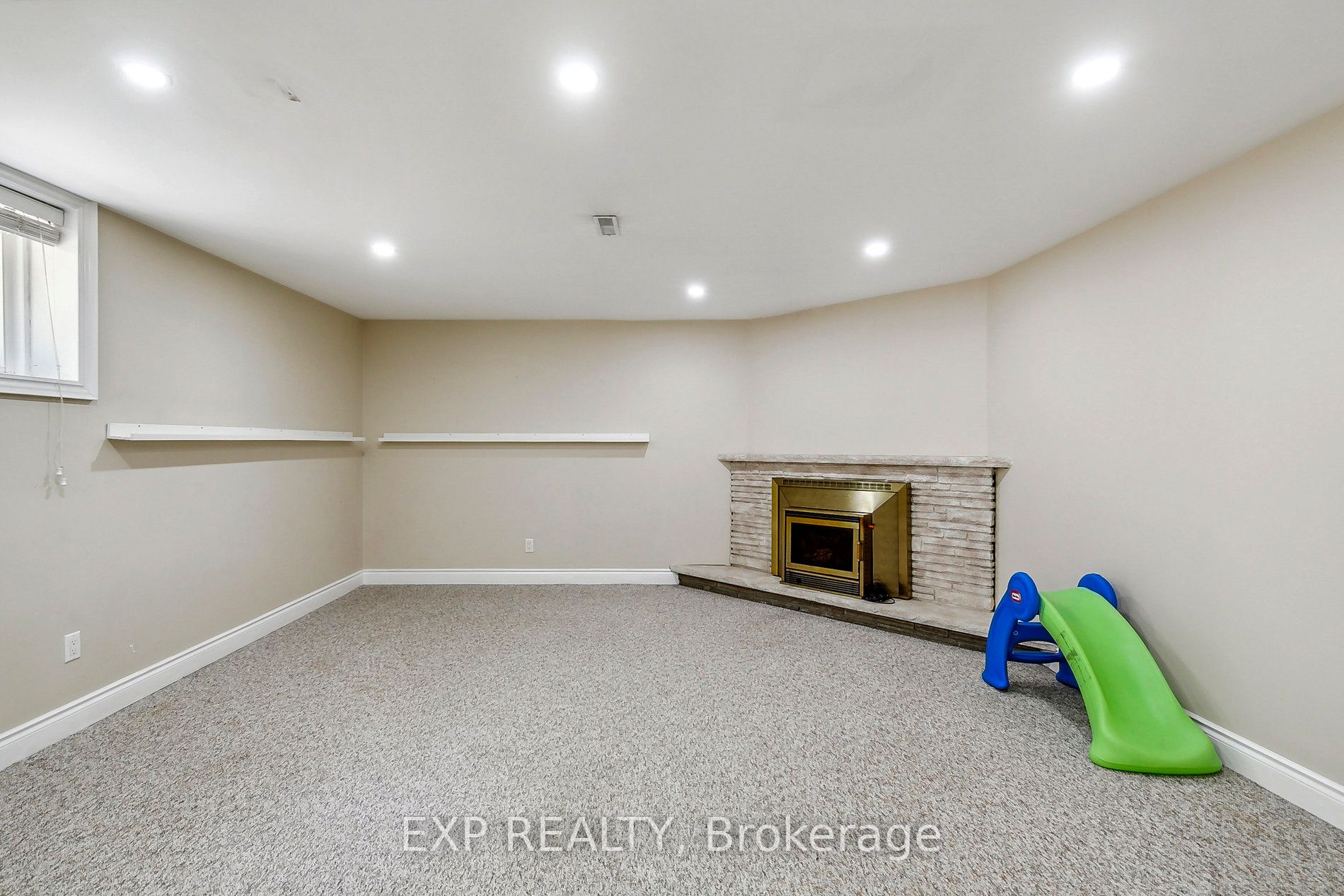 1572 Knareswood Dr Property Photo 34