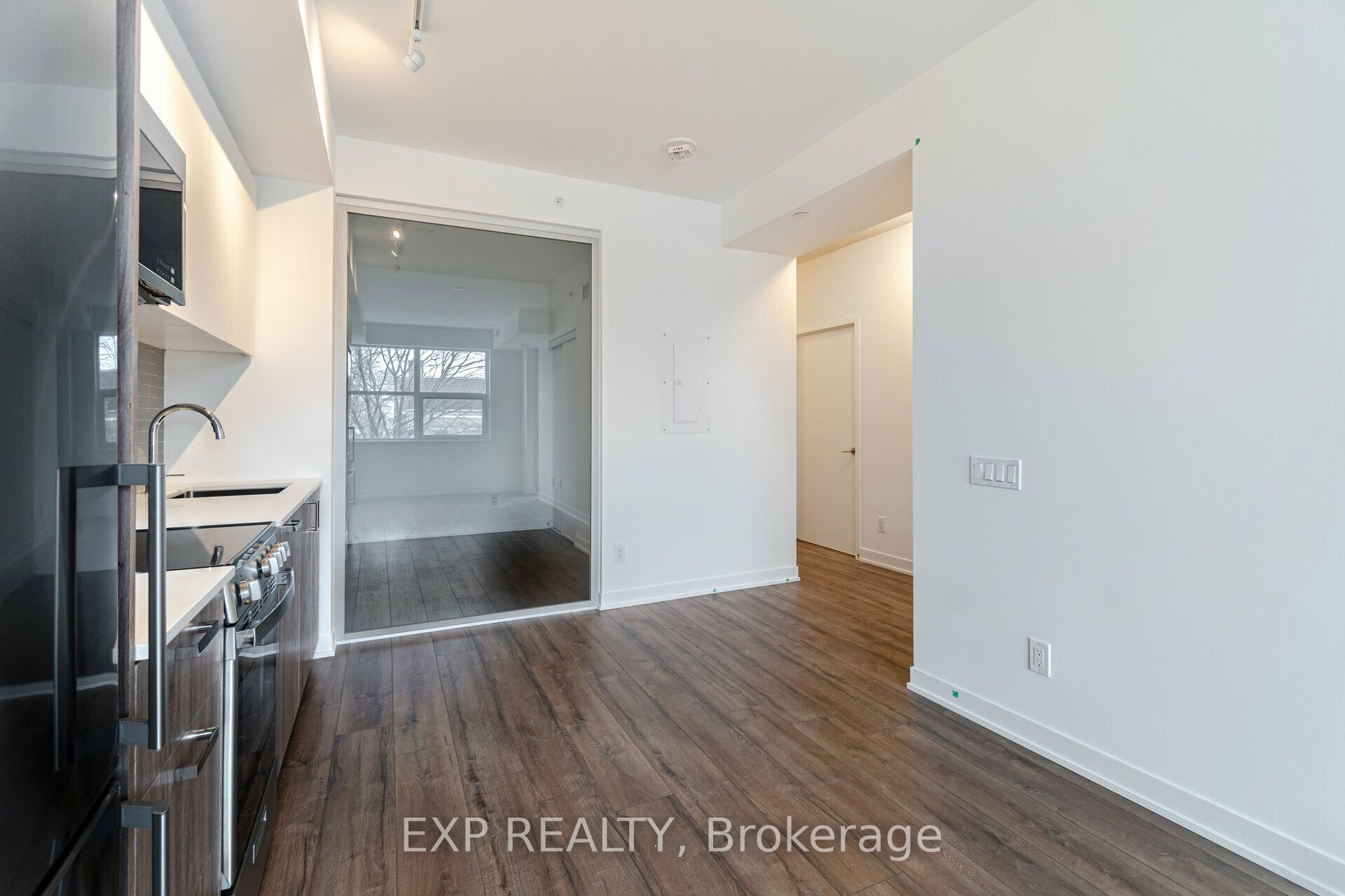 #218 - 1787 St Clair Avenue Property Photo 6