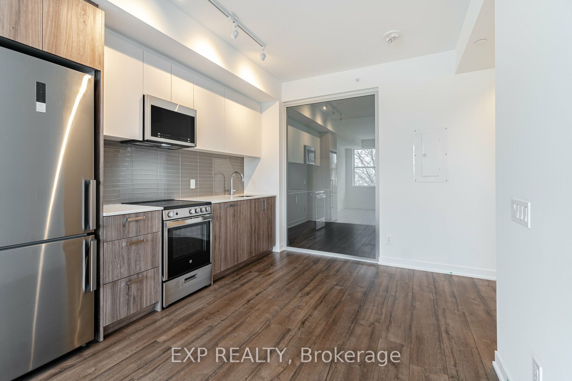 #218 - 1787 St Clair Avenue Property Photo 7