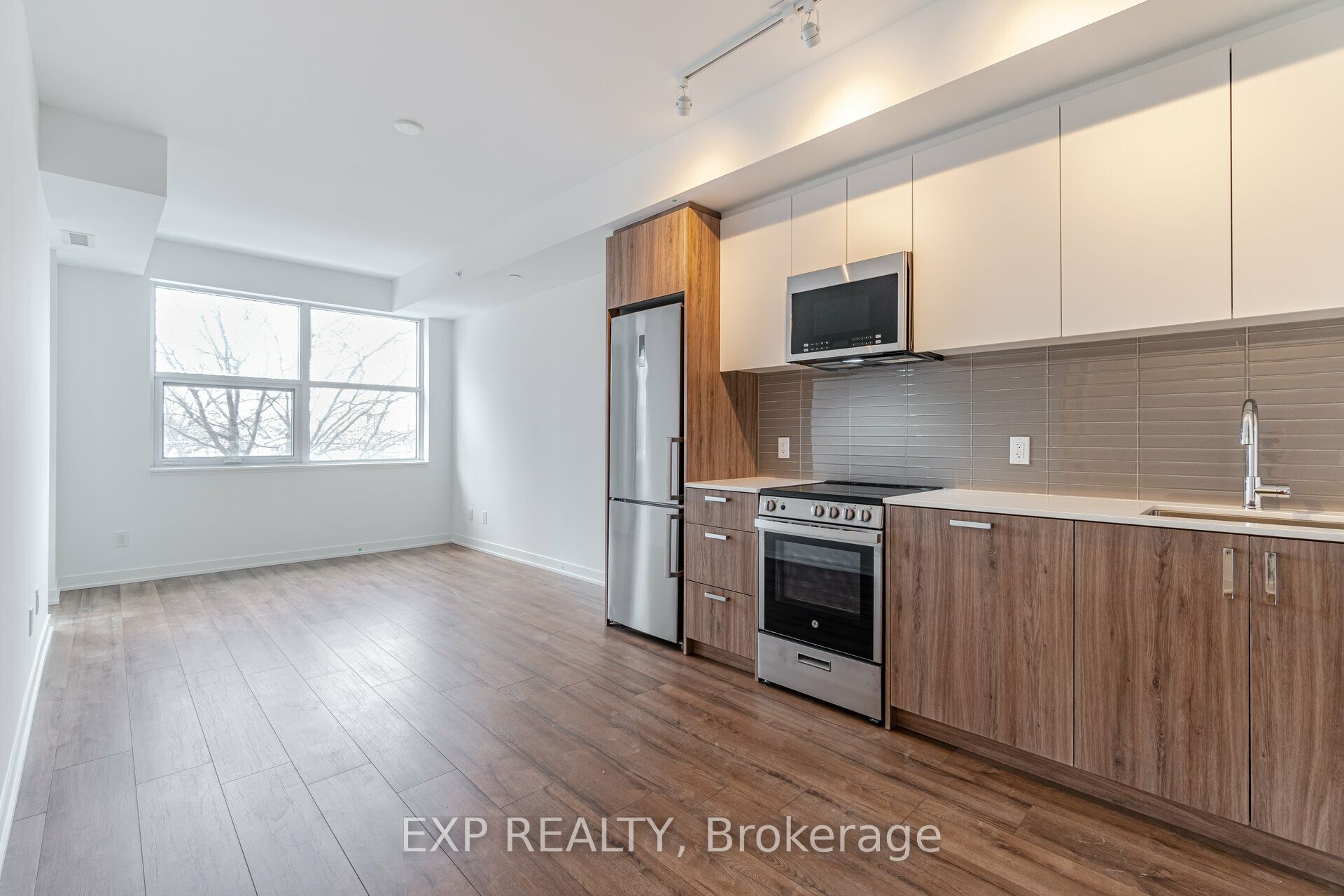 #218 - 1787 St Clair Avenue Property Photo 10
