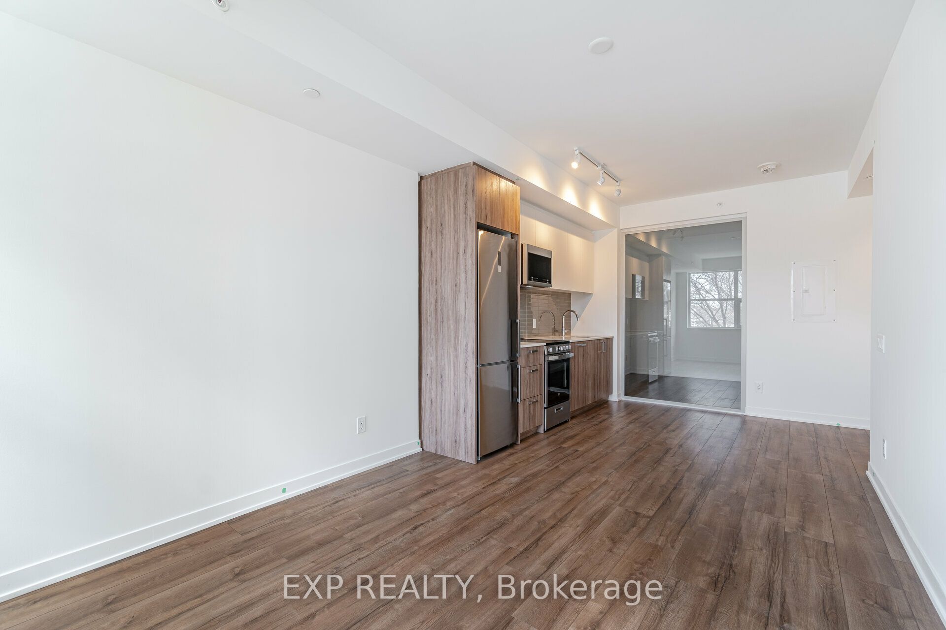 #218 - 1787 St Clair Avenue Property Photo 12