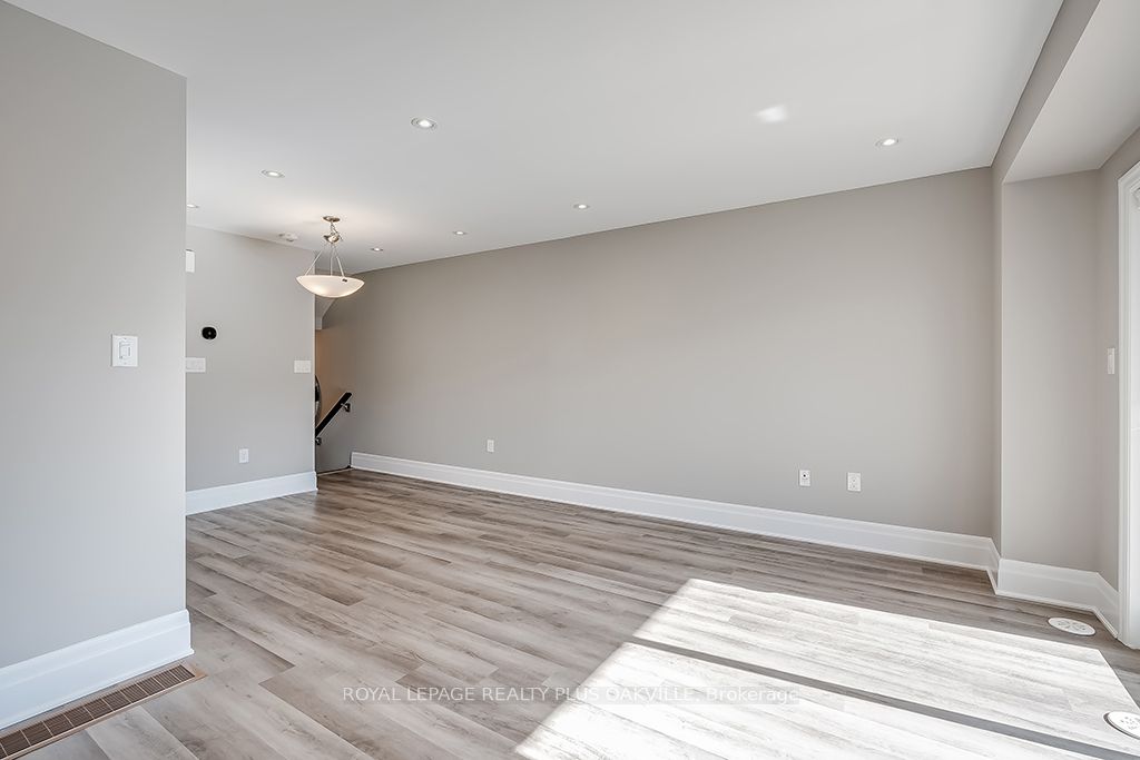 512 Bellflower Ct Property Photo 7