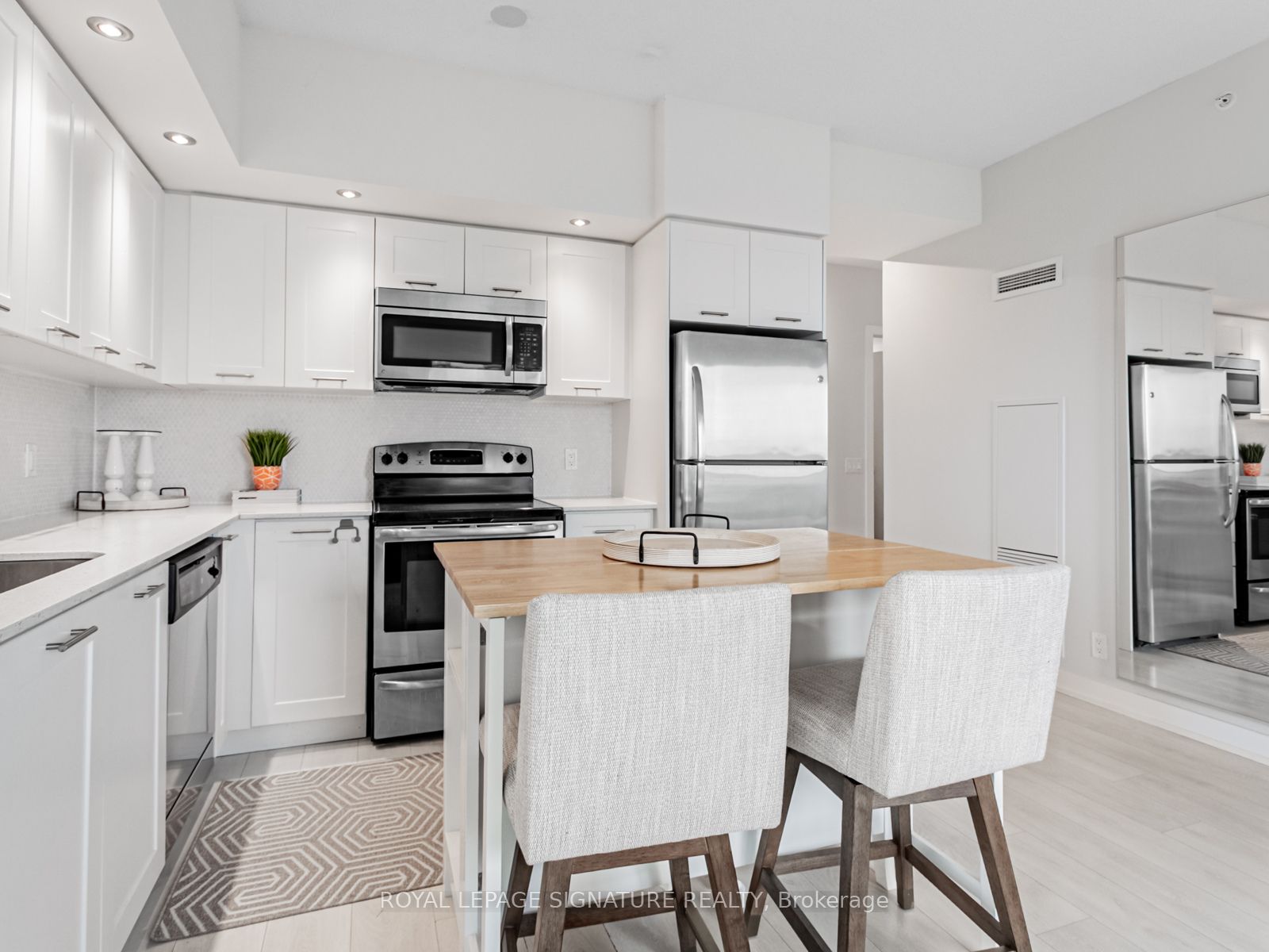 #1802 - 2220 Lakeshore Boulevard Property Photo 3
