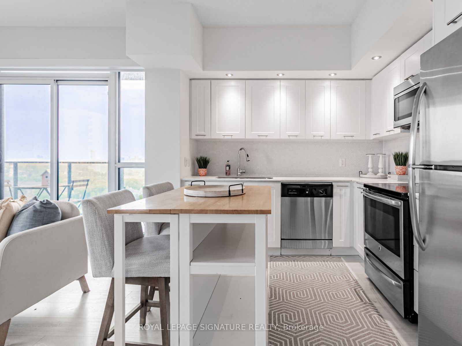 #1802 - 2220 Lakeshore Boulevard Property Photo 4