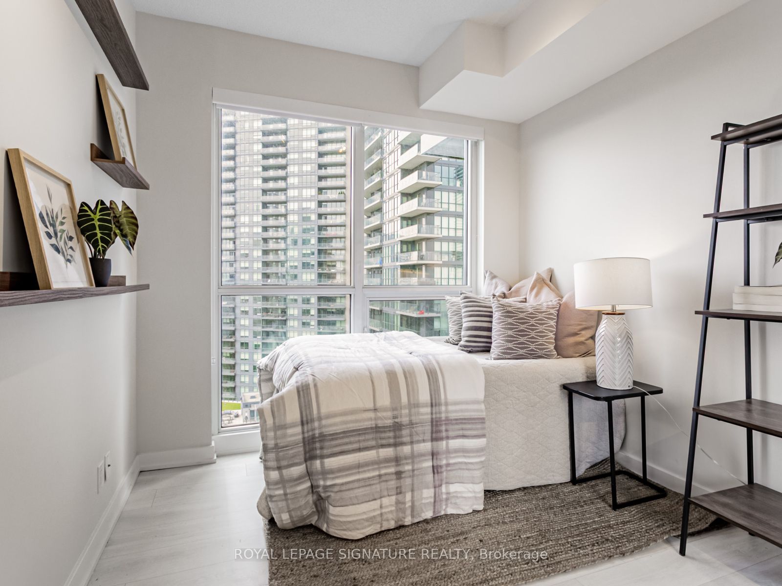 #1802 - 2220 Lakeshore Boulevard Property Photo 17