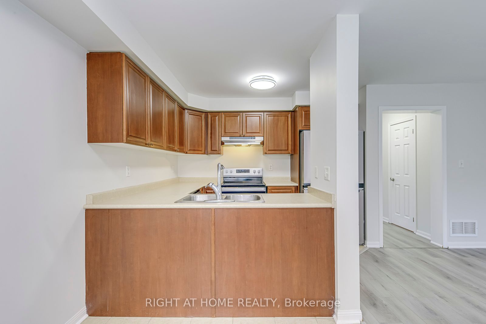 2872 Garnethill Way Property Photo 14