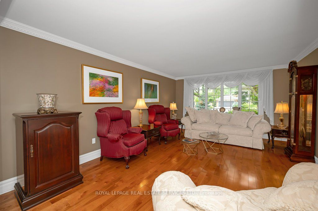 269 Royal Oak Court Property Photo 6
