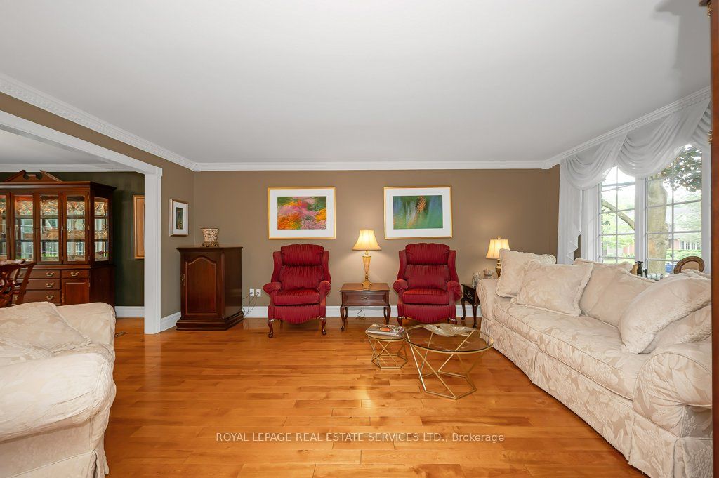 269 Royal Oak Court Property Photo 7