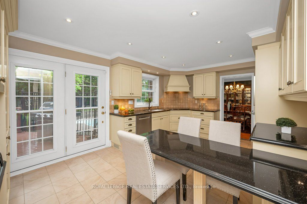 269 Royal Oak Court Property Photo 10
