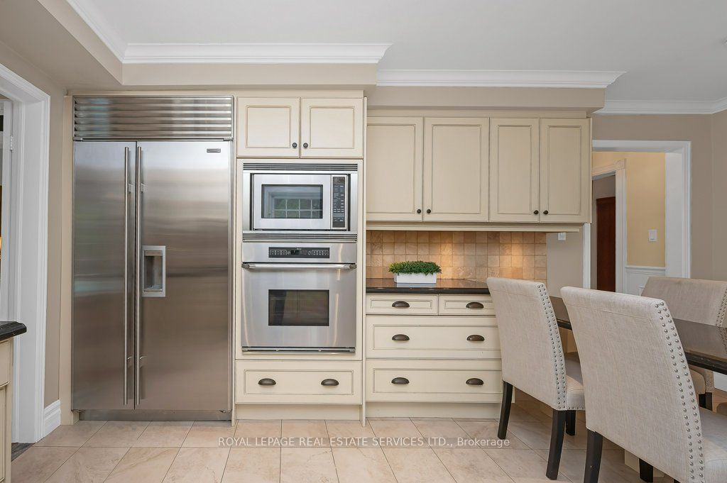 269 Royal Oak Court Property Photo 11