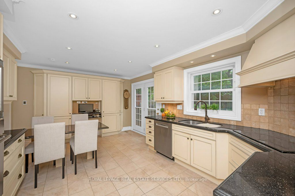 269 Royal Oak Court Property Photo 13