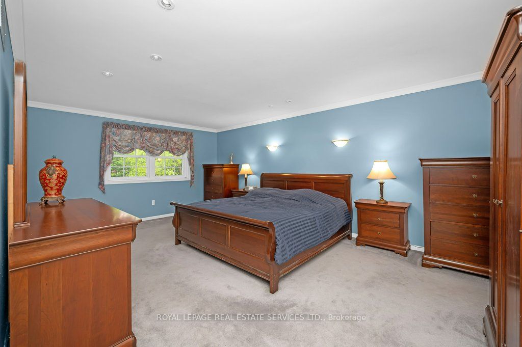 269 Royal Oak Court Property Photo 18