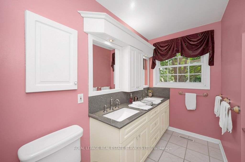 269 Royal Oak Court Property Photo 25