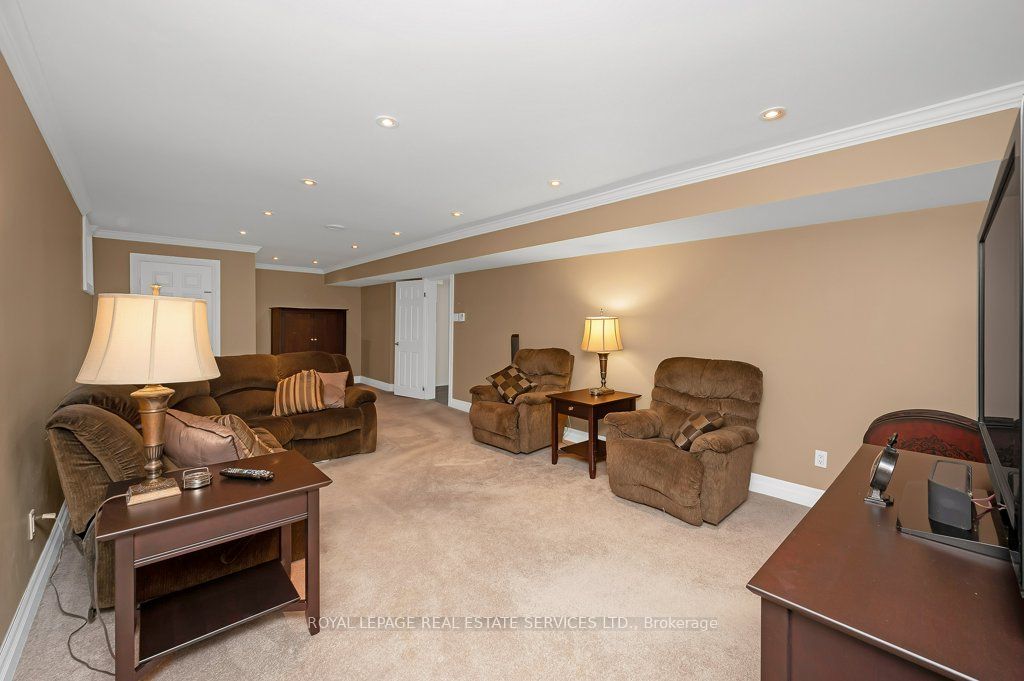 269 Royal Oak Court Property Photo 28