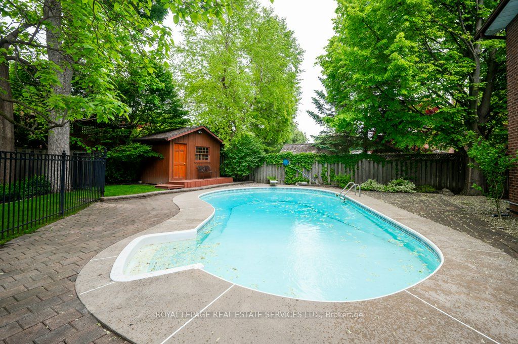 269 Royal Oak Court Property Photo 32
